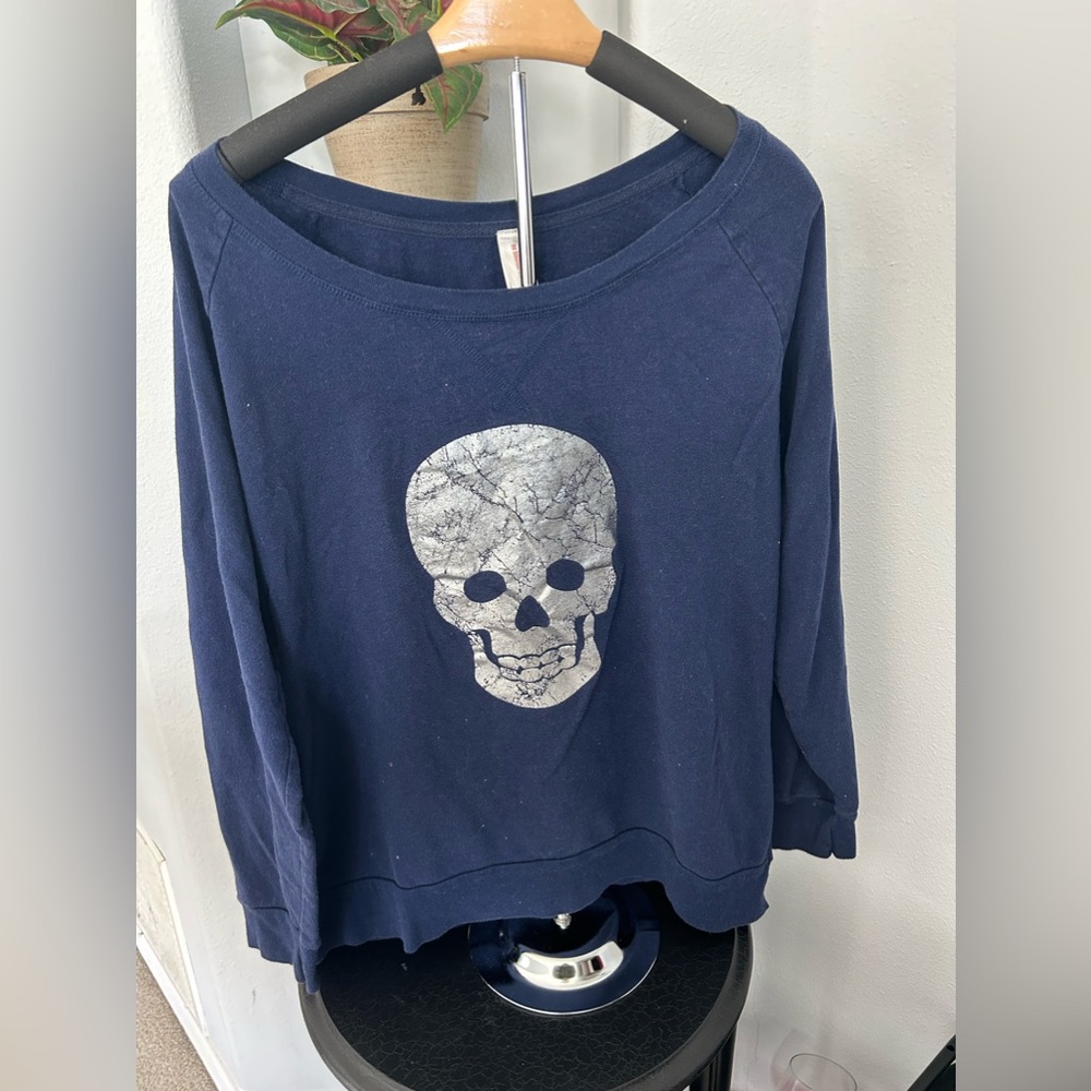 Juniors long sleeved skull shirt